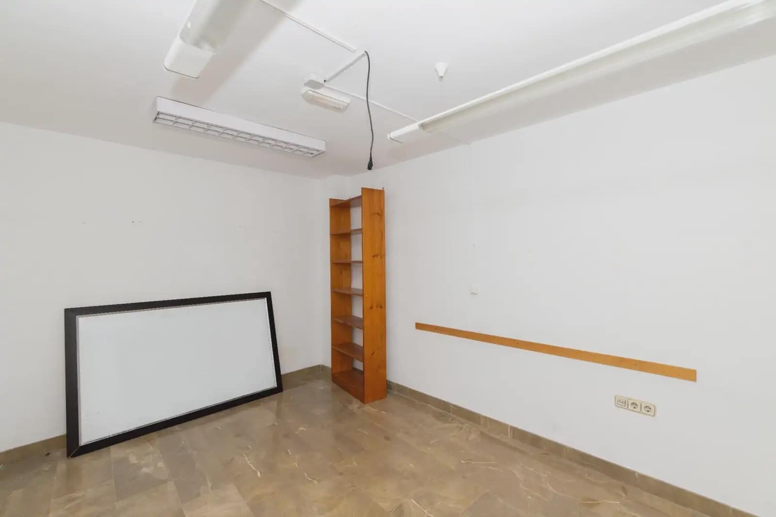 Office for rent in Granada city - € 1,500 (Ref: 9837075)