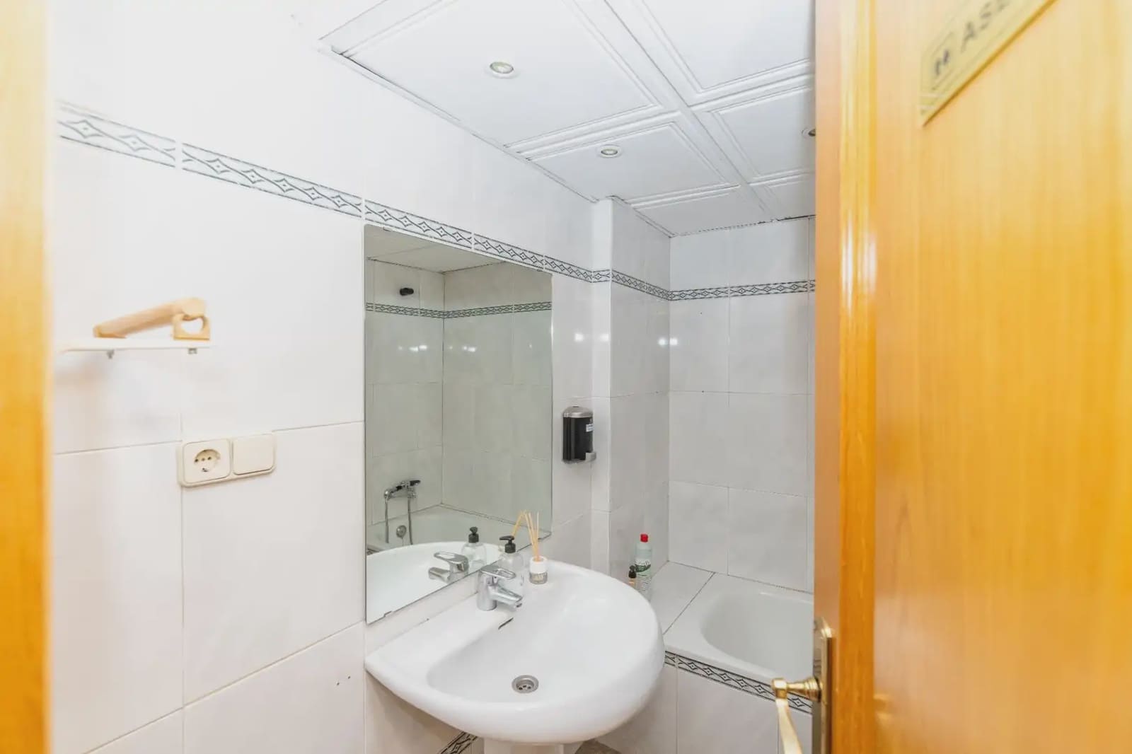 Office for rent in Granada city - € 1,500 (Ref: 9837075)
