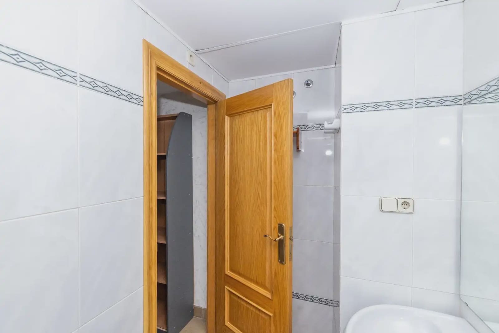 Office for rent in Granada city - € 1,500 (Ref: 9837075)