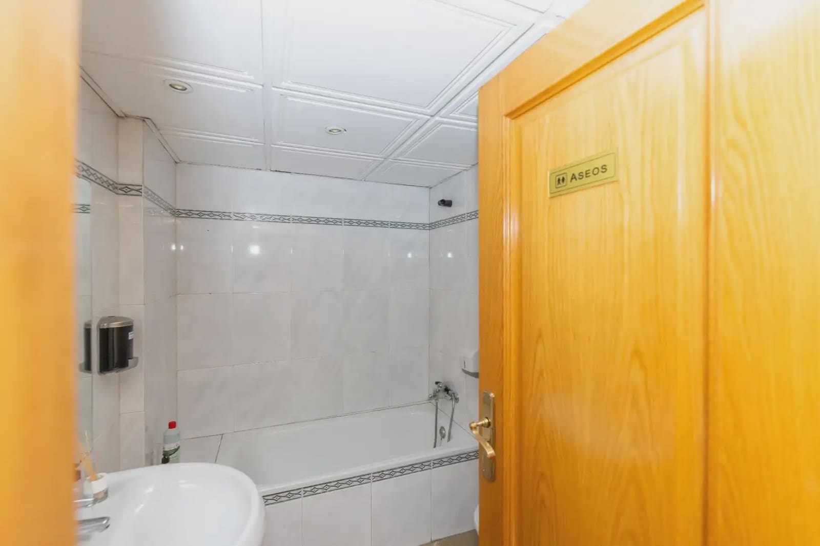 Office for rent in Granada city - € 1,500 (Ref: 9837075)