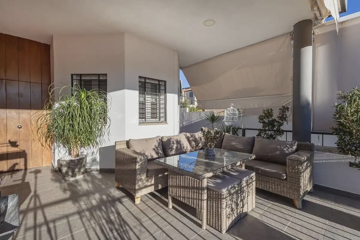 Villa til salgs i Gojar med svømmebasseng garasje - € 750 000 (Ref: 9837076)