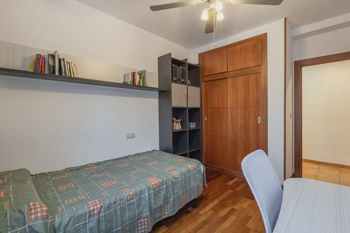 Villa til salgs i Gojar med svømmebasseng garasje - € 750 000 (Ref: 9837076)