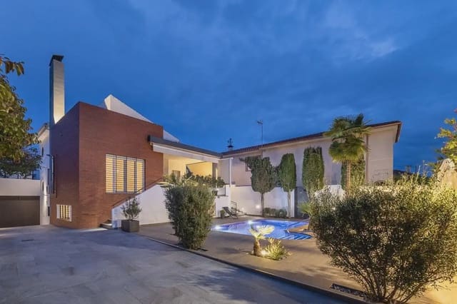 Villa til salgs i Gójar med svømmebasseng garasje - € 750 000 (Ref: 9837076)
