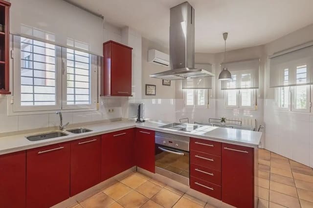Villa til salgs i Gójar med svømmebasseng garasje - € 750 000 (Ref: 9837076)