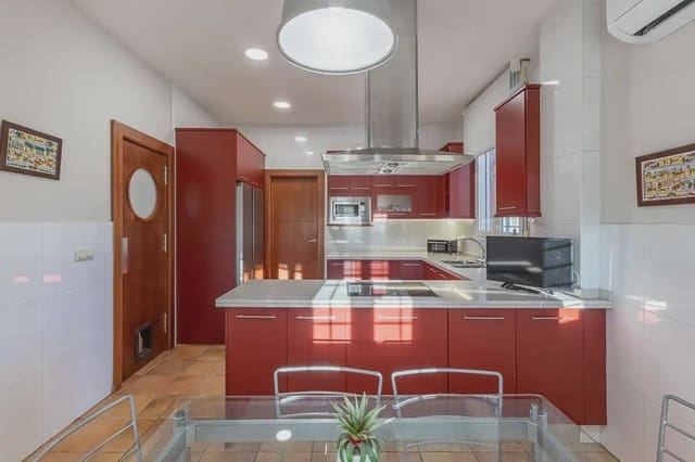 Villa til salgs i Gójar med svømmebasseng garasje - € 750 000 (Ref: 9837076)