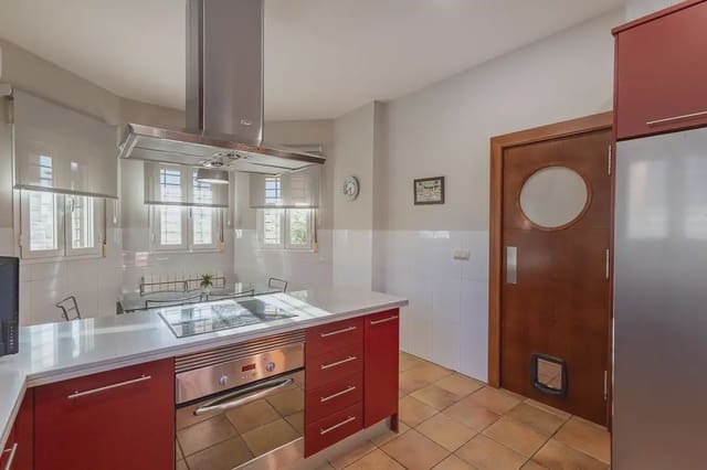 Villa til salgs i Gójar med svømmebasseng garasje - € 750 000 (Ref: 9837076)