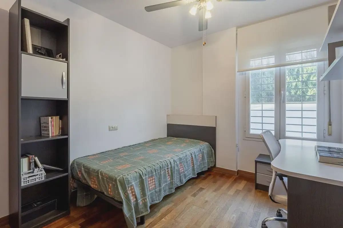 Villa til salgs i Gojar med svømmebasseng garasje - € 750 000 (Ref: 9837076)