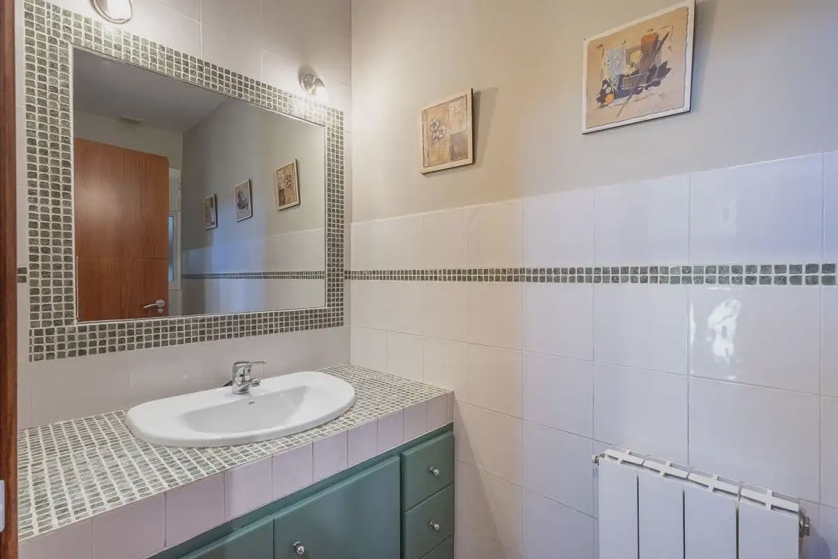 Villa til salgs i Gojar med svømmebasseng garasje - € 750 000 (Ref: 9837076)