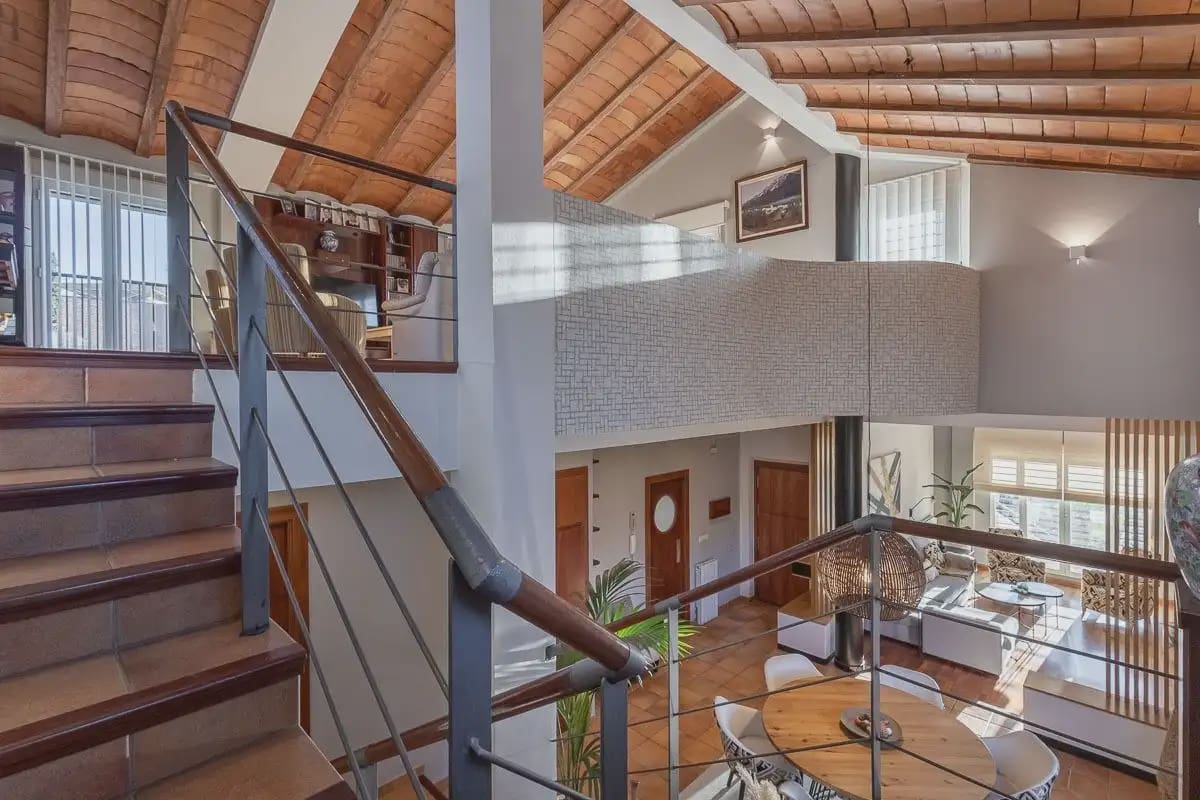 Villa til salgs i Gojar med svømmebasseng garasje - € 750 000 (Ref: 9837076)