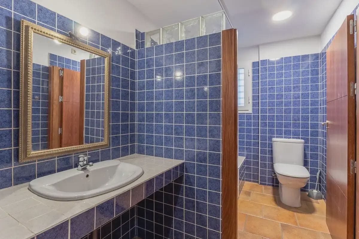 Villa til salgs i Gojar med svømmebasseng garasje - € 750 000 (Ref: 9837076)