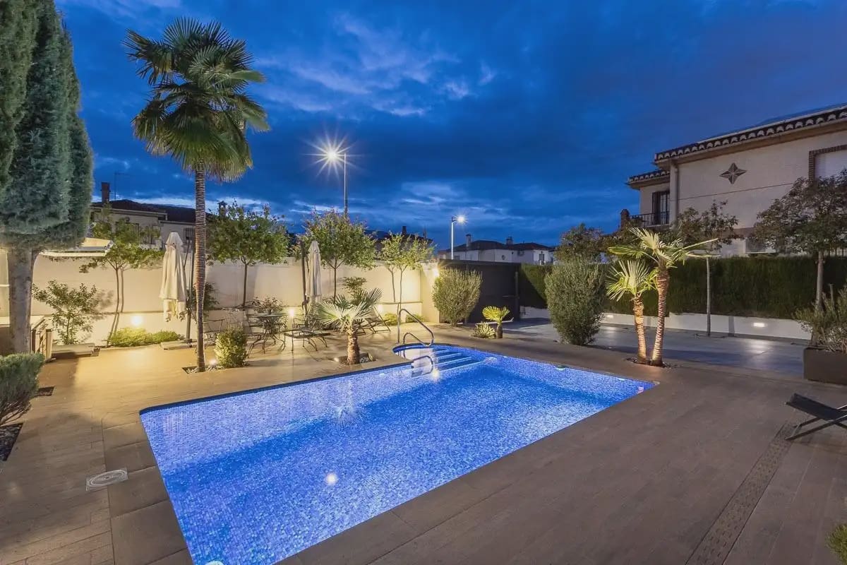Villa til salgs i Gojar med svømmebasseng garasje - € 750 000 (Ref: 9837076)