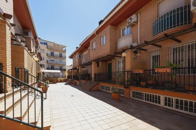 Omakotitalo myytävänä paikassa Pajaritos - Plaza de Toros, Granada kaupunki mukana 
autotalli - 495 000 € (Ref: 9837077)