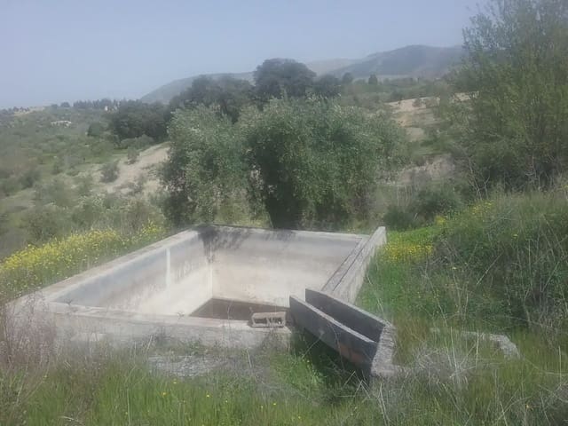 Grunde uden byggetilladelser til salg i Poligono Cartuja - La Paz, Granada by - € 55.000 (Ref: 9837079)