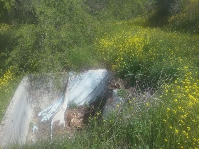 Grunde uden byggetilladelser til salg i Poligono Cartuja - La Paz, Granada by - € 55.000 (Ref: 9837079)