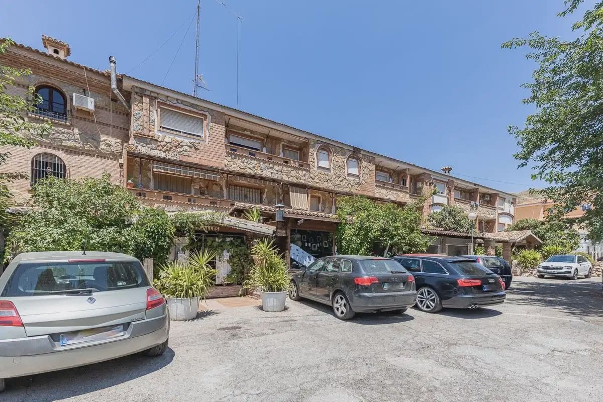 Local Comercial en Pinos Genil en venta - 2.200.000 € (Ref: 9837082)
