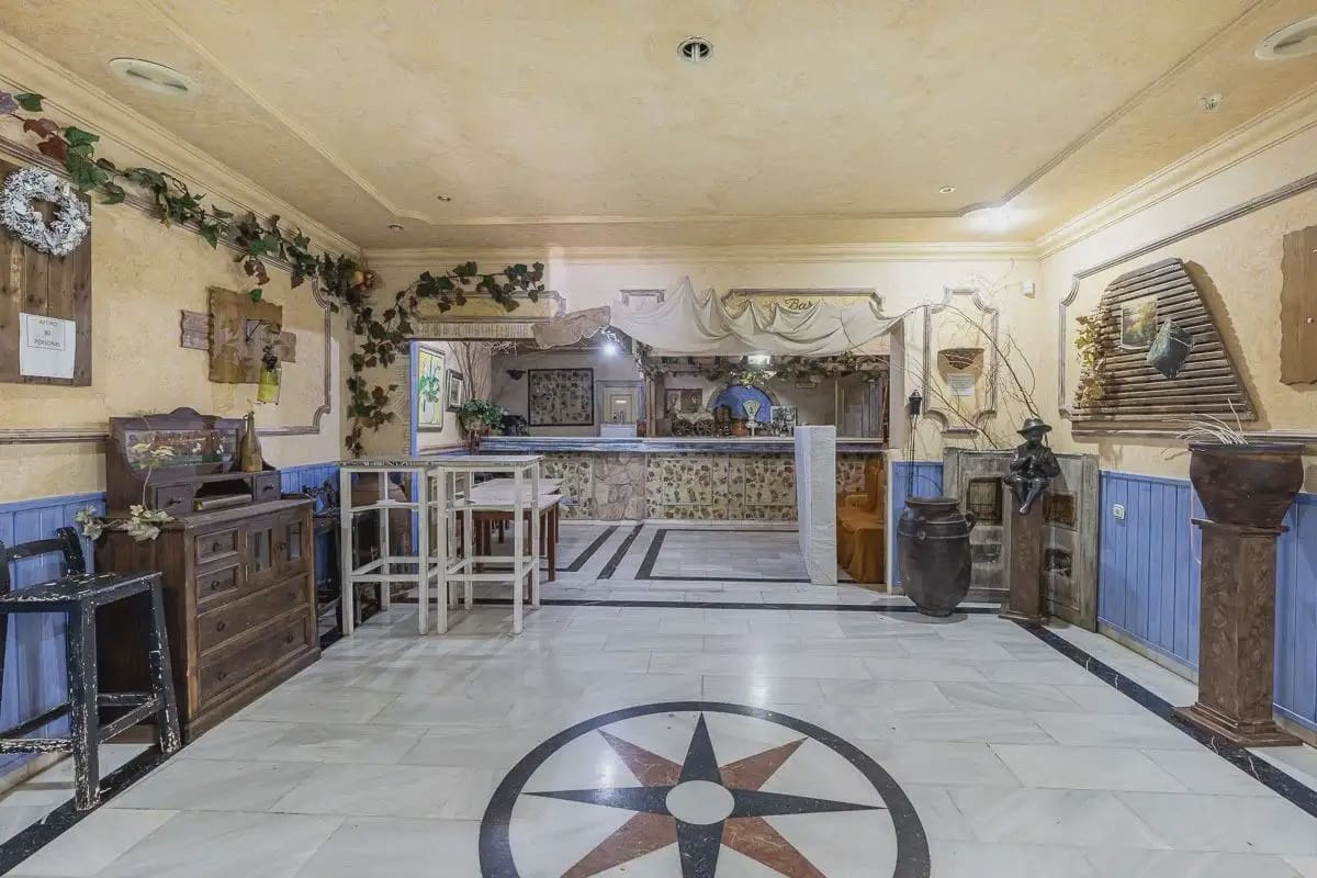 Local Comercial en Pinos Genil en venta - 2.200.000 € (Ref: 9837082)