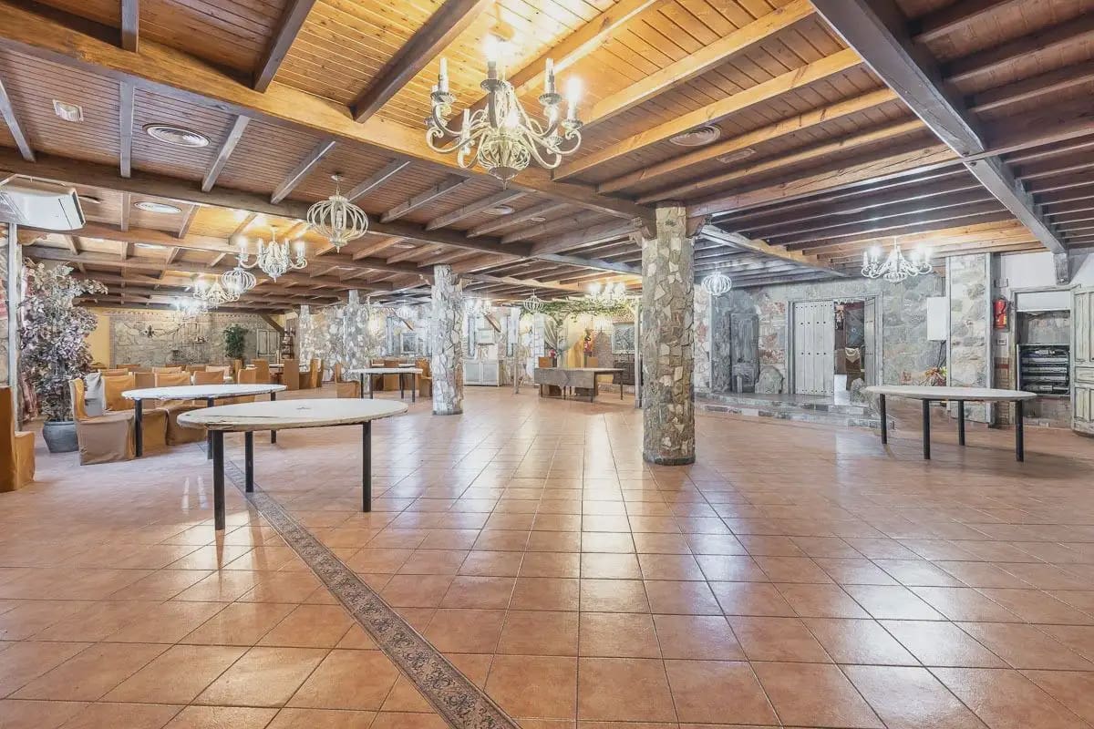 Local Comercial en Pinos Genil en venta - 2.200.000 € (Ref: 9837082)