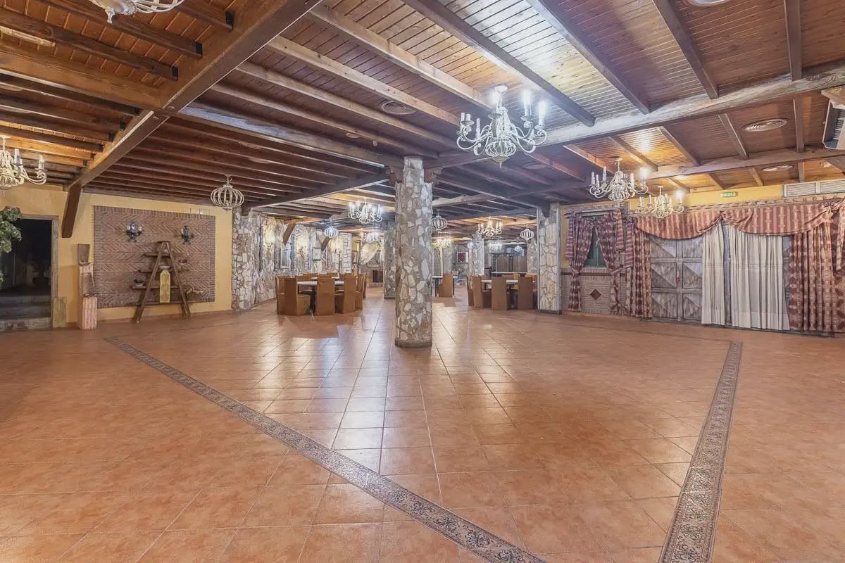 Local Comercial en Pinos Genil en venta - 2.200.000 € (Ref: 9837082)
