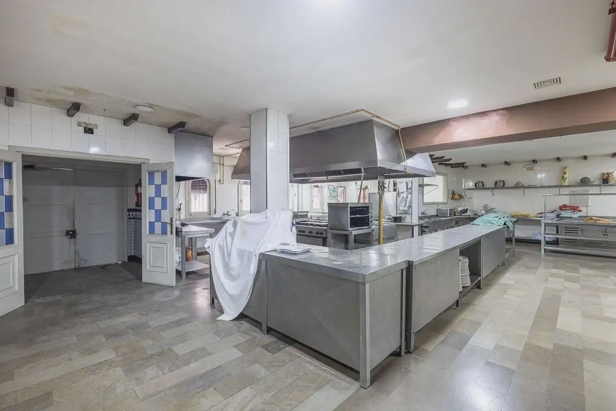 Local Comercial en Pinos Genil en venta - 2.200.000 € (Ref: 9837082)