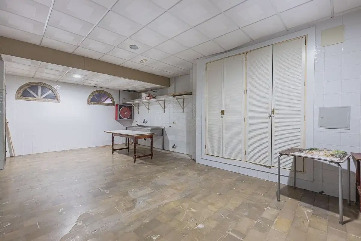 Local Comercial en Pinos Genil en venta - 2.200.000 € (Ref: 9837082)