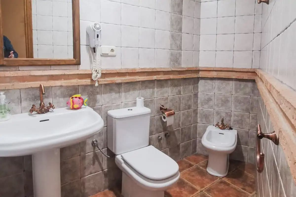 Local Comercial en Pinos Genil en venta - 2.200.000 € (Ref: 9837082)