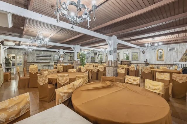 Gewerbe zu verkaufen in Pinos Genil - 2.200.000 € (Ref: 9837082)