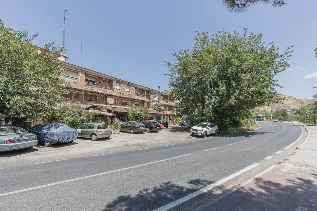 Local Comercial en Pinos Genil en venta - 2.200.000 € (Ref: 9837082)
