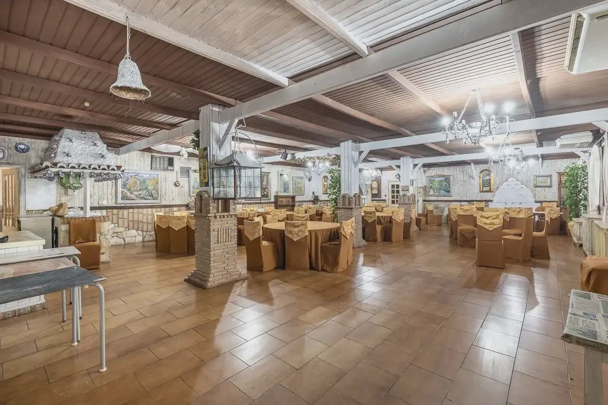 Local Comercial en Pinos Genil en venta - 2.200.000 € (Ref: 9837082)