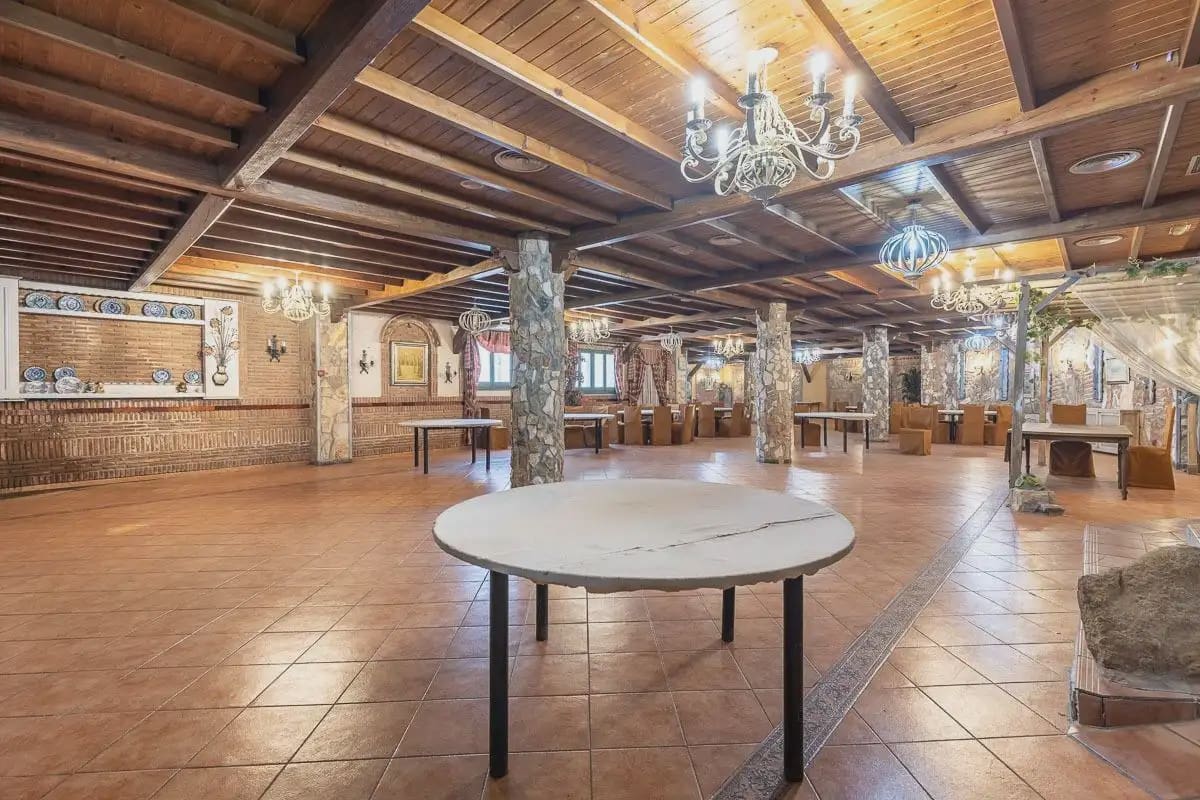 Local Comercial en Pinos Genil en venta - 2.200.000 € (Ref: 9837082)