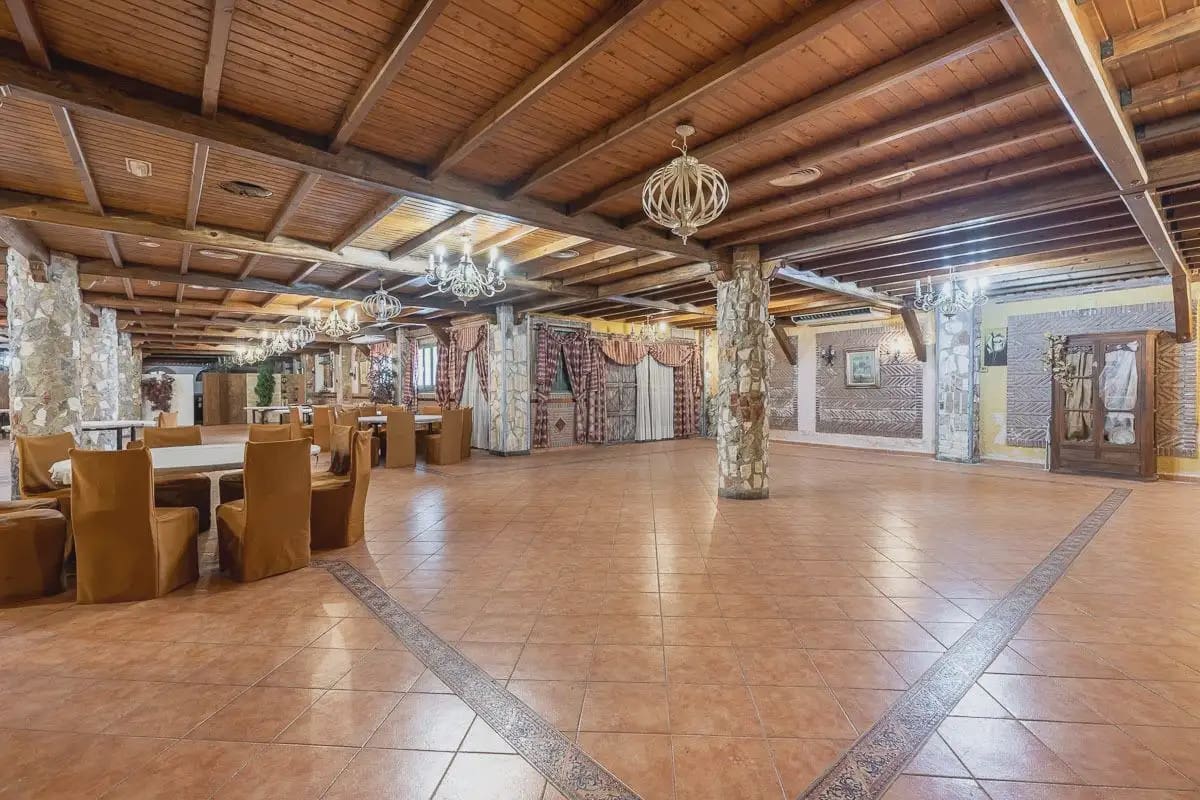 Local Comercial en Pinos Genil en venta - 2.200.000 € (Ref: 9837082)