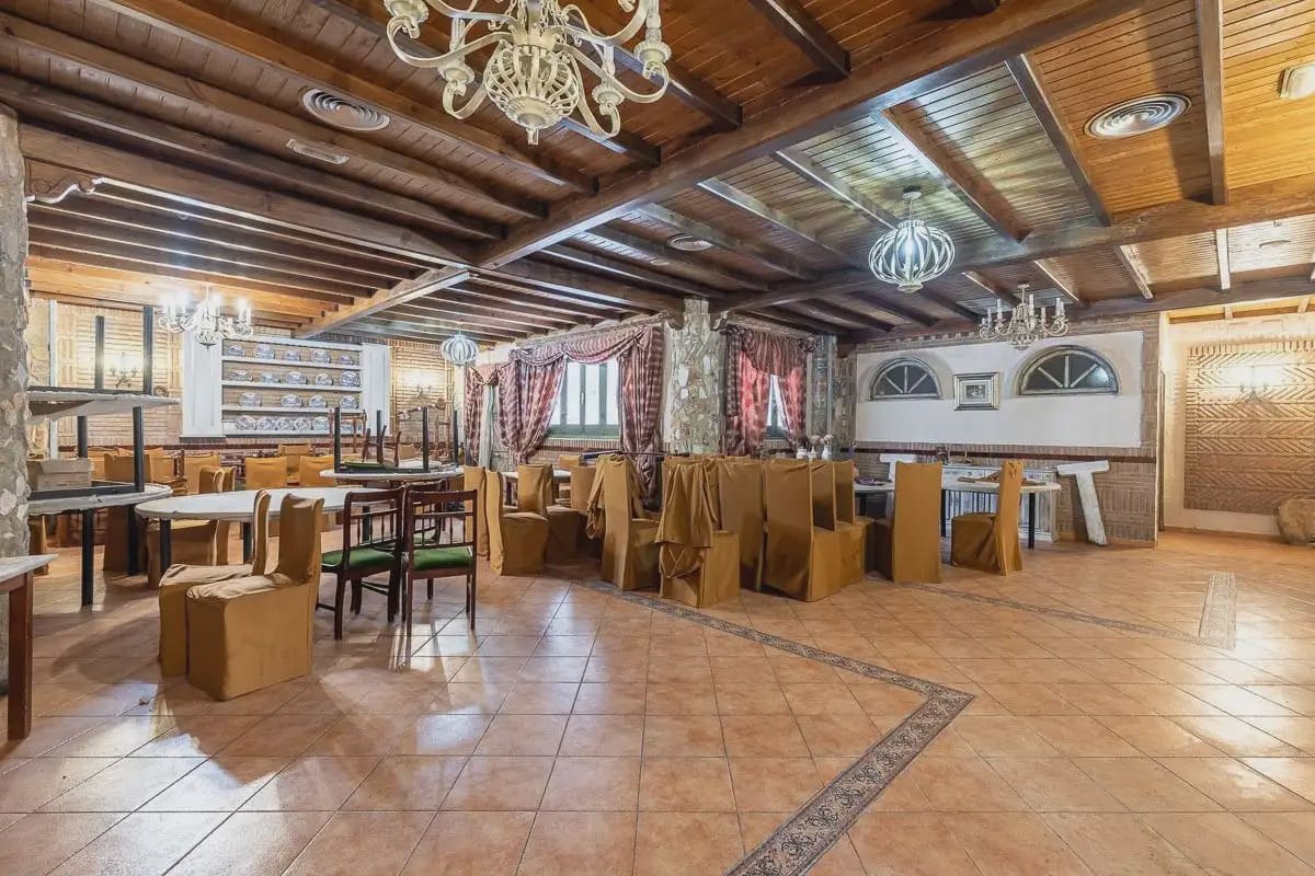 Local Comercial en Pinos Genil en venta - 2.200.000 € (Ref: 9837082)