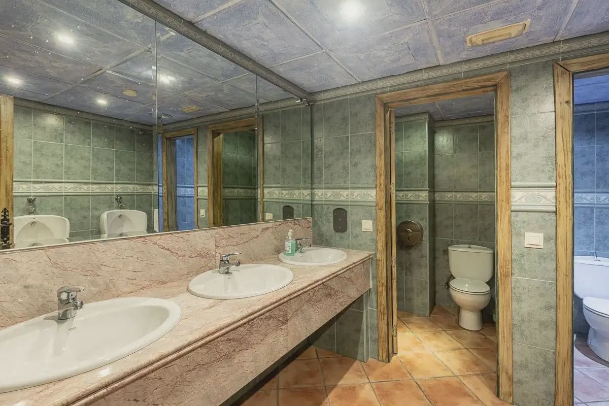 Local Comercial en Pinos Genil en venta - 2.200.000 € (Ref: 9837082)