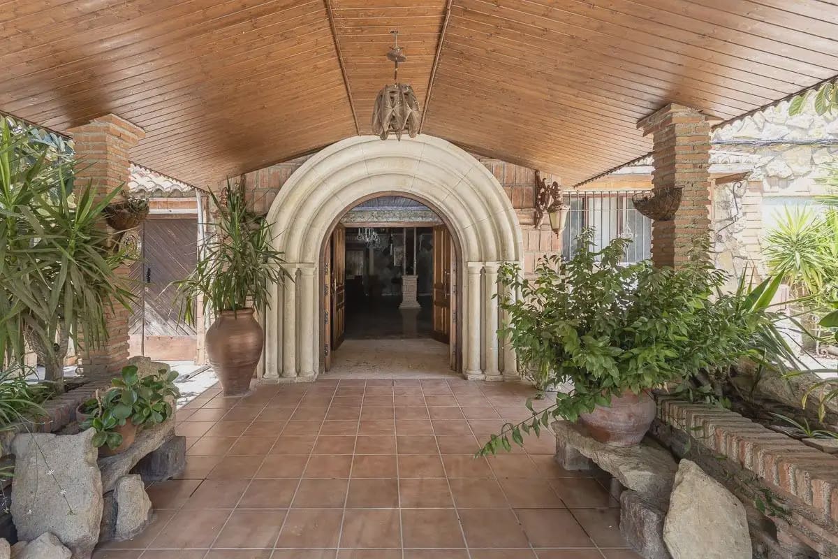 Local Comercial en Pinos Genil en venta - 2.200.000 € (Ref: 9837082)