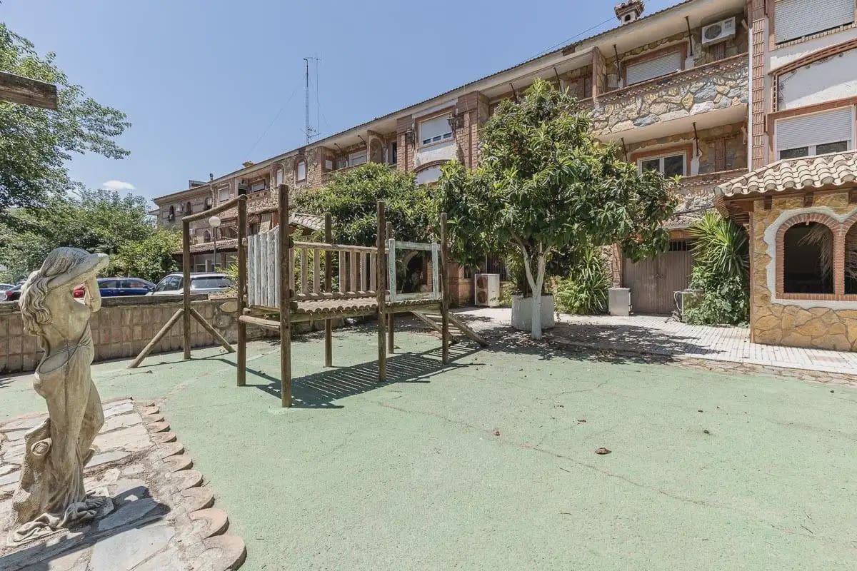 Local Comercial en Pinos Genil en venta - 2.200.000 € (Ref: 9837082)