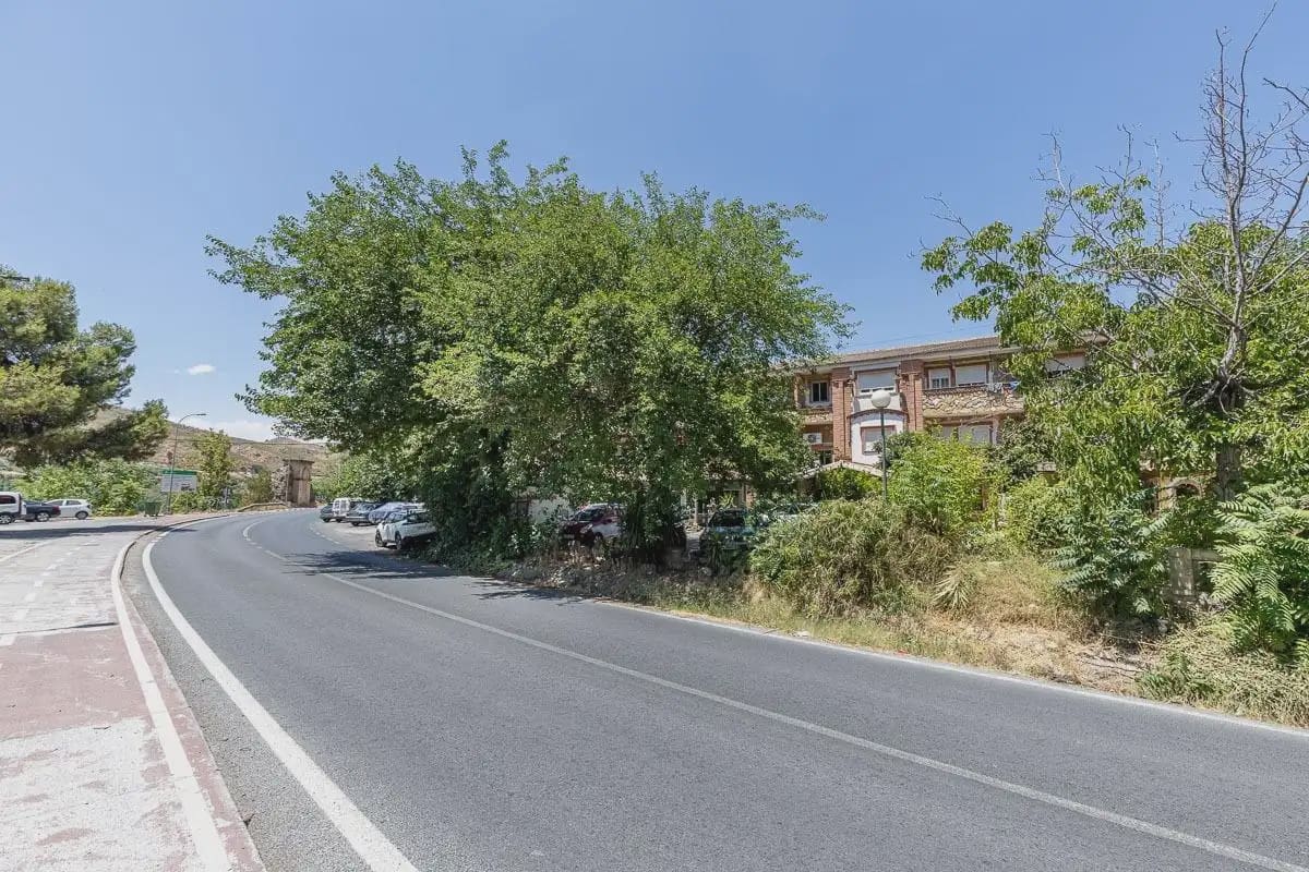 Local Comercial en Pinos Genil en venta - 2.200.000 € (Ref: 9837082)