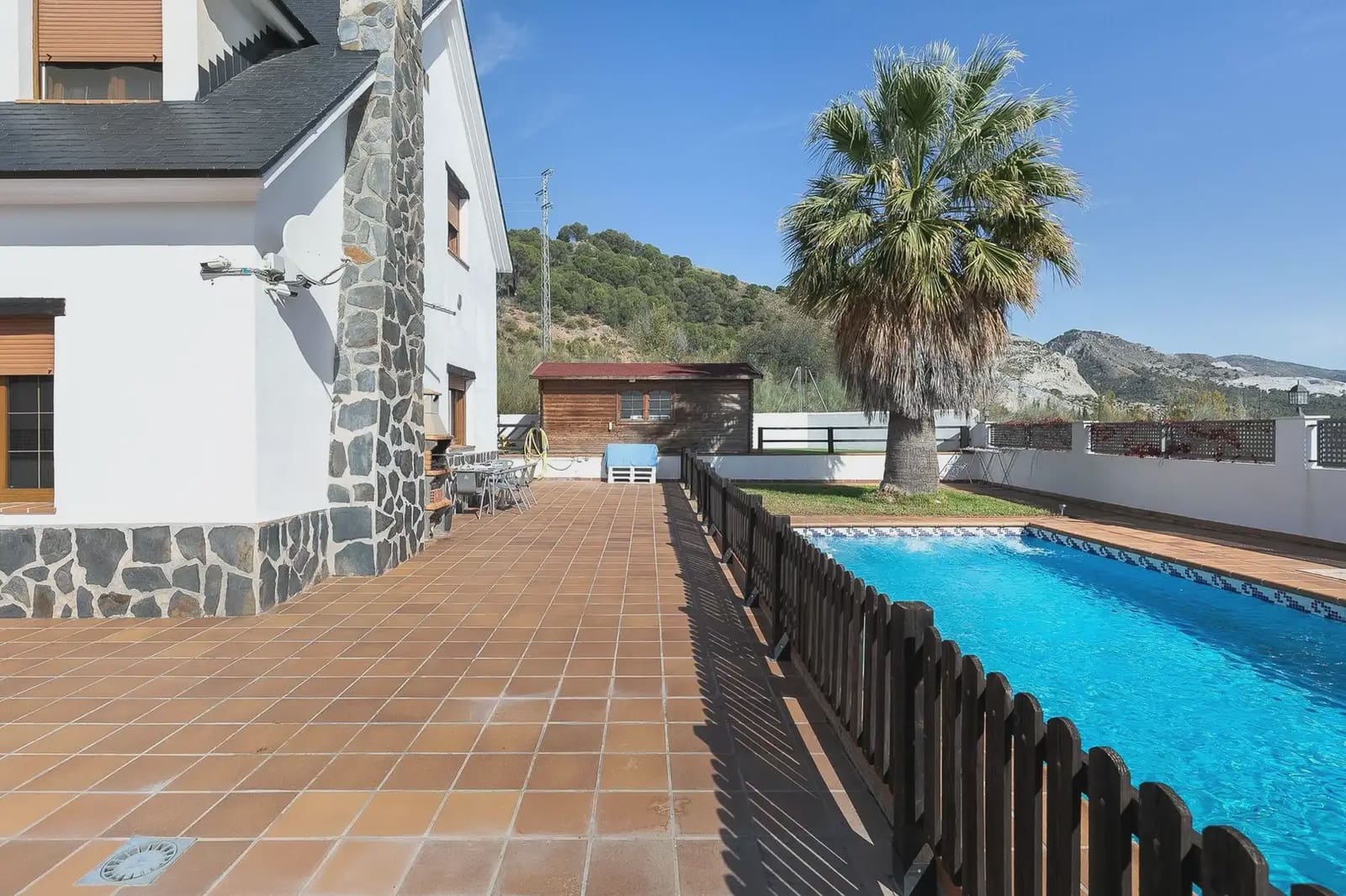 4 bedroom Villa for sale in Huetor Santillan with pool garage - € 320,000 (Ref: 9837084)