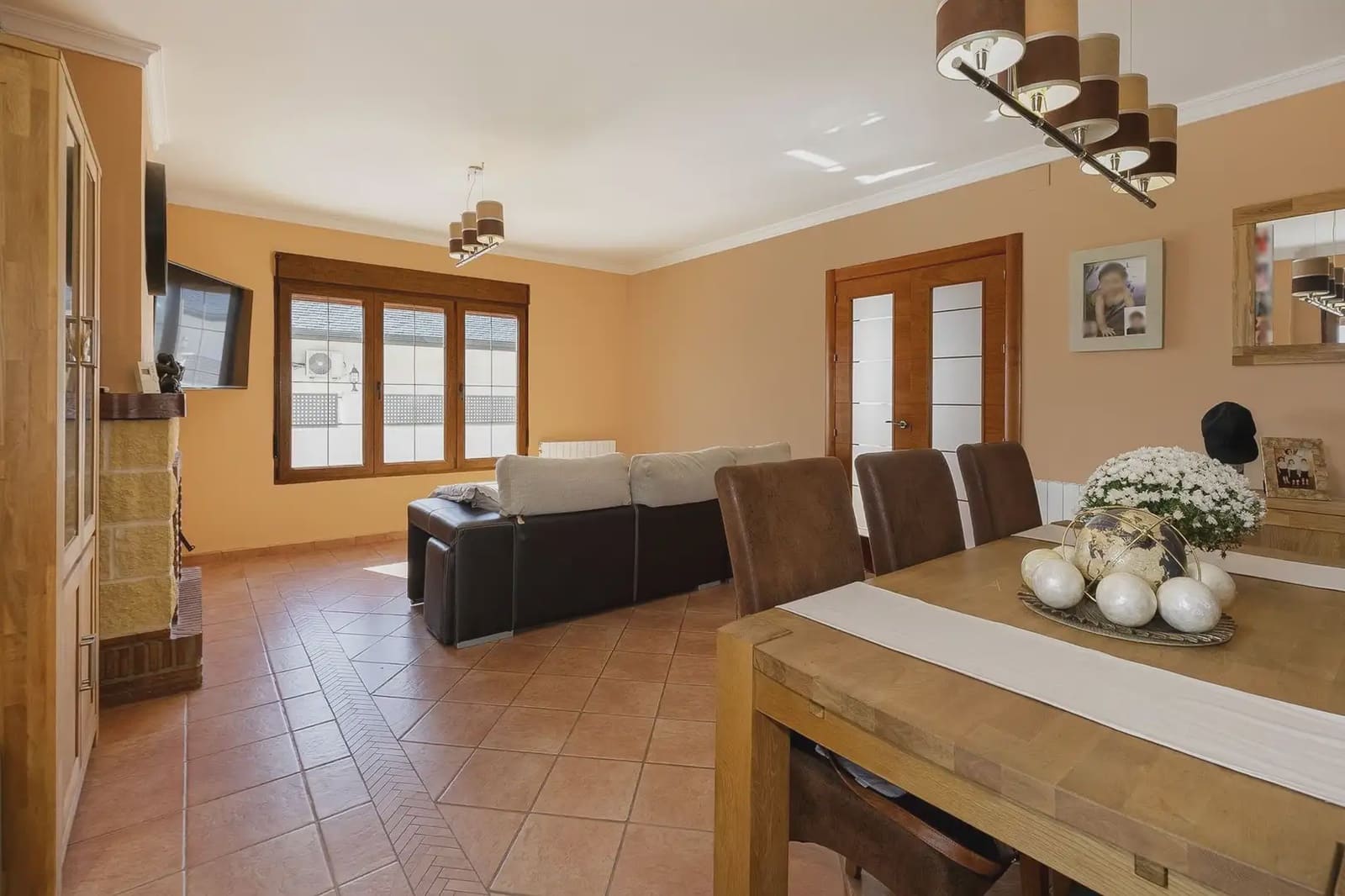 4 bedroom Villa for sale in Huetor Santillan with pool garage - € 320,000 (Ref: 9837084)