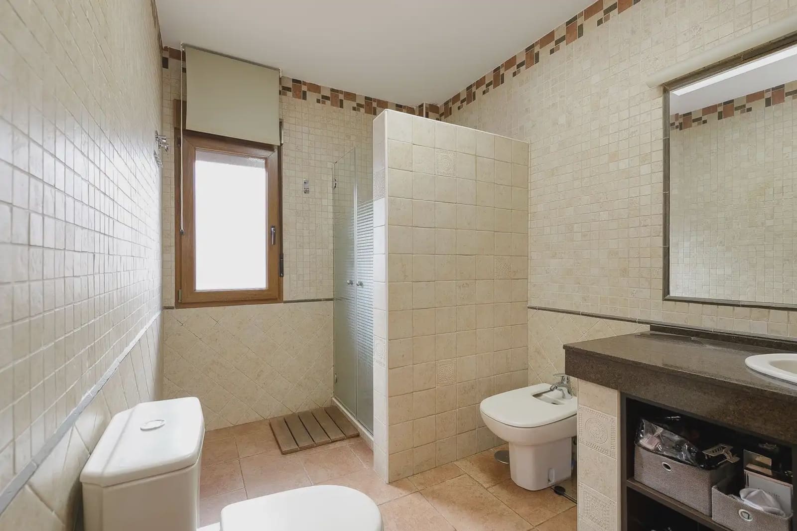 4 bedroom Villa for sale in Huetor Santillan with pool garage - € 320,000 (Ref: 9837084)