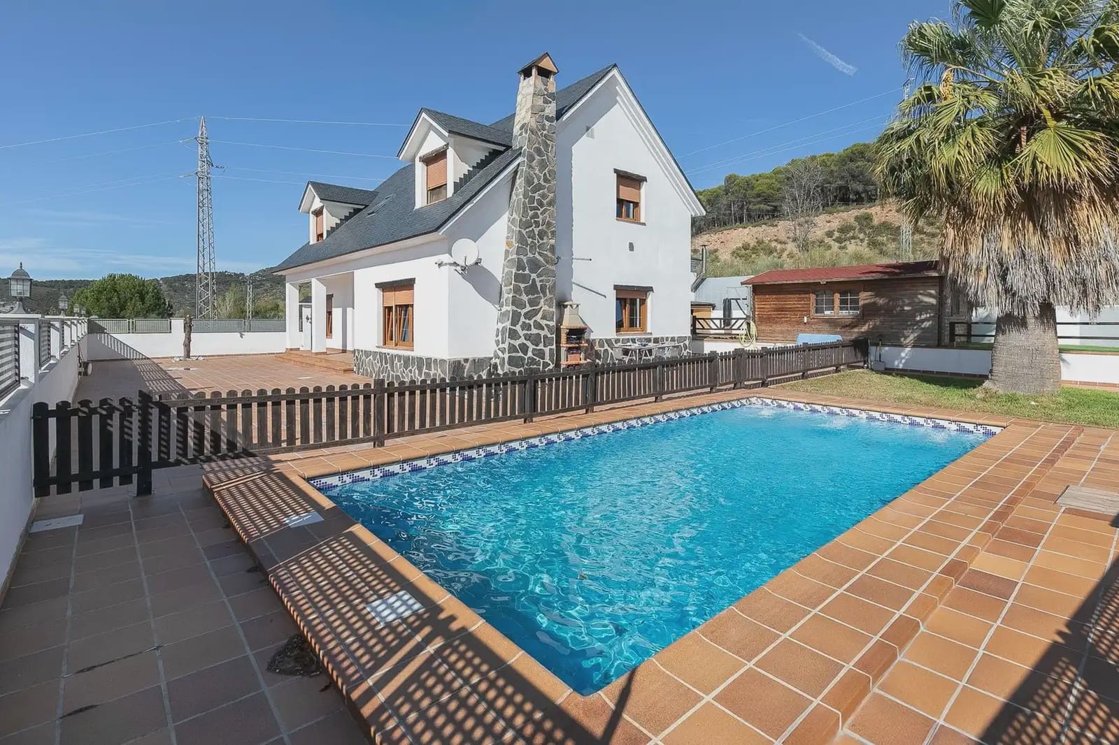 4 bedroom Villa for sale in Huetor Santillan with pool garage - € 320,000 (Ref: 9837084)