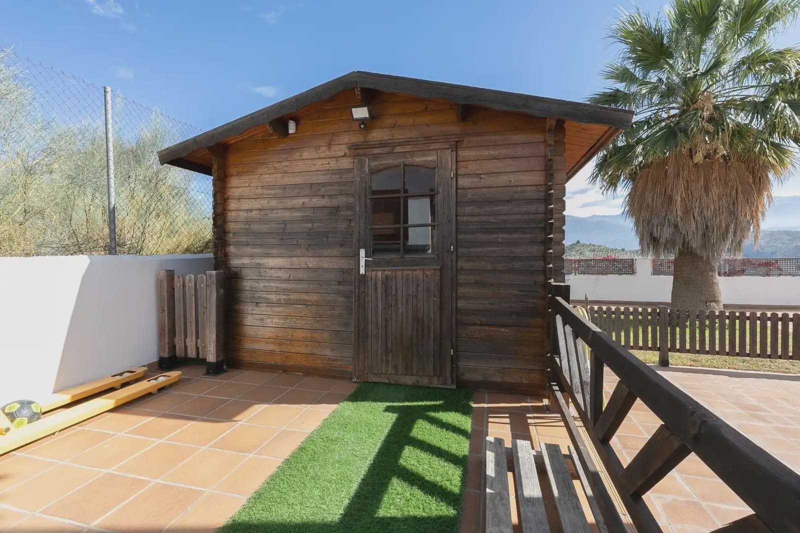 4 bedroom Villa for sale in Huetor Santillan with pool garage - € 320,000 (Ref: 9837084)