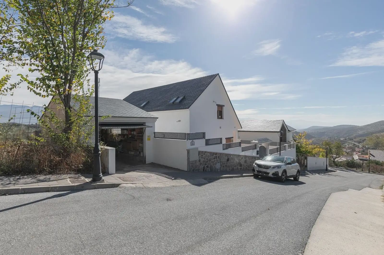 4 bedroom Villa for sale in Huetor Santillan with pool garage - € 320,000 (Ref: 9837084)