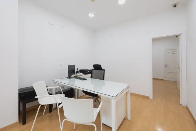Erhverv til salg i Pajaritos - Plaza de Toros, Granada by - € 150.000 (Ref: 9837086)