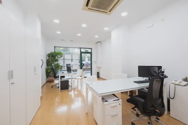 Erhverv til salg i Pajaritos - Plaza de Toros, Granada by - € 150.000 (Ref: 9837086)