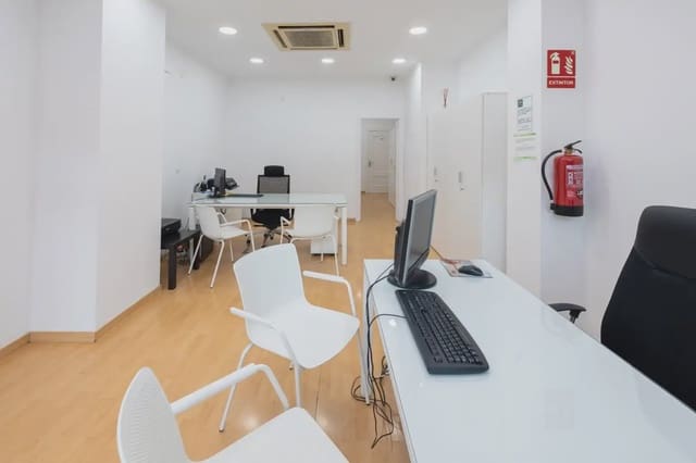 Erhverv til salg i Pajaritos - Plaza de Toros, Granada by - € 150.000 (Ref: 9837086)