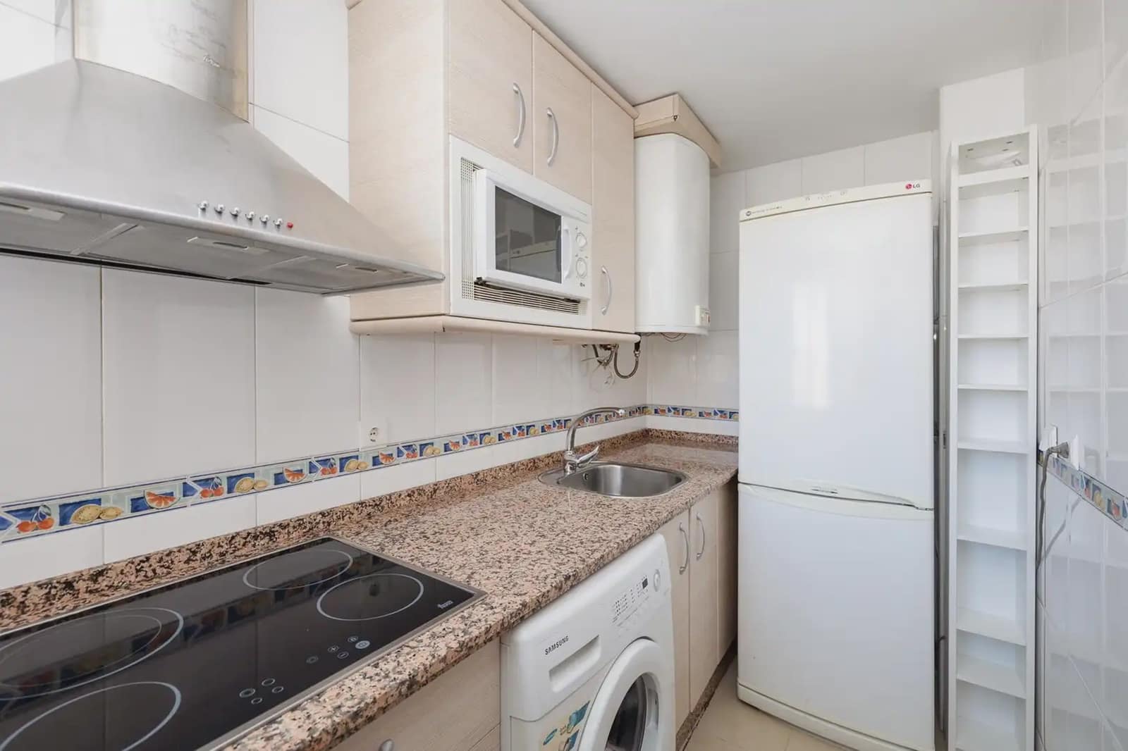 Leilighet til salgs i Armilla med garasje - € 162 000 (Ref: 9837087)