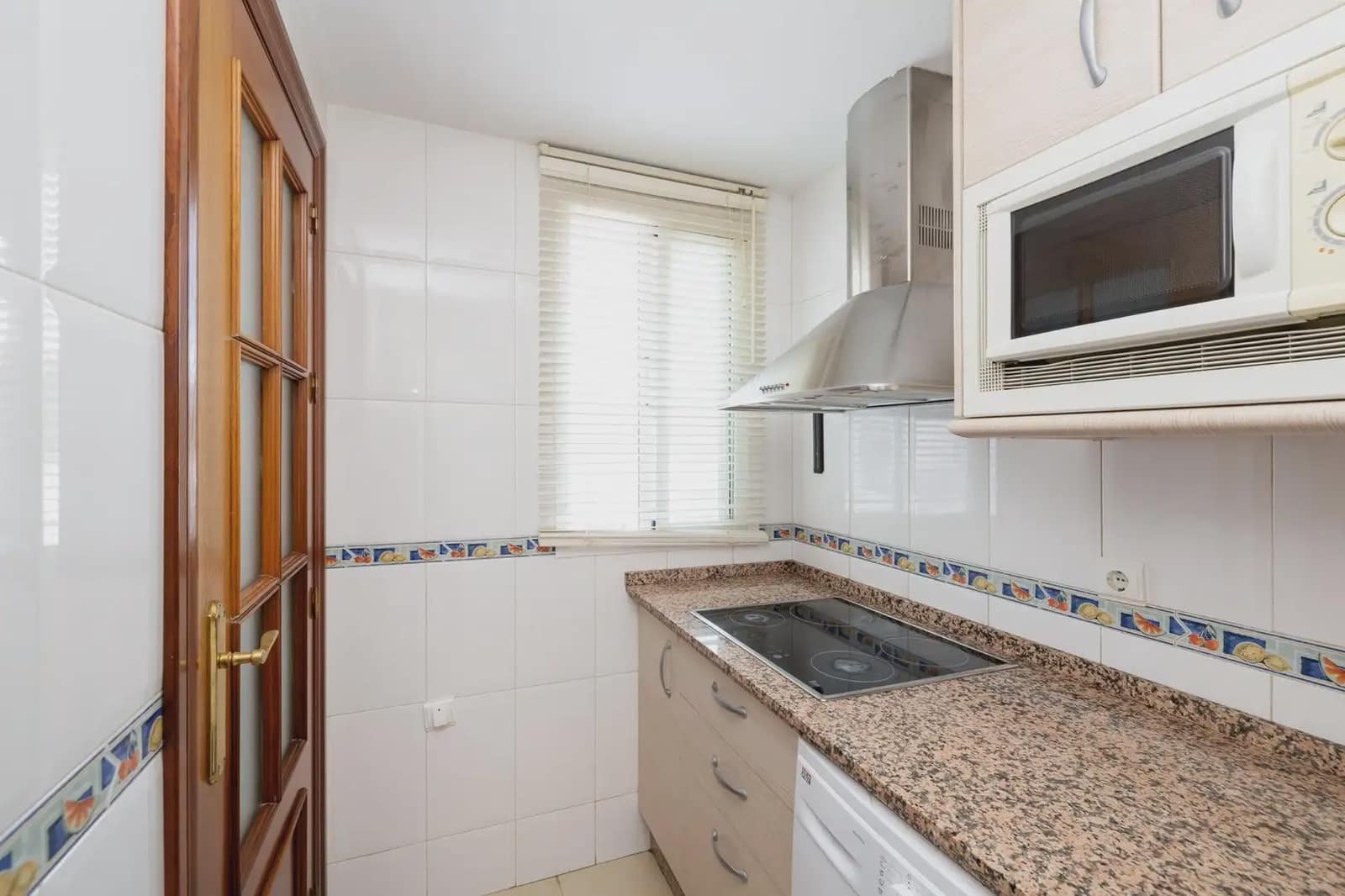 Leilighet til salgs i Armilla med garasje - € 162 000 (Ref: 9837087)