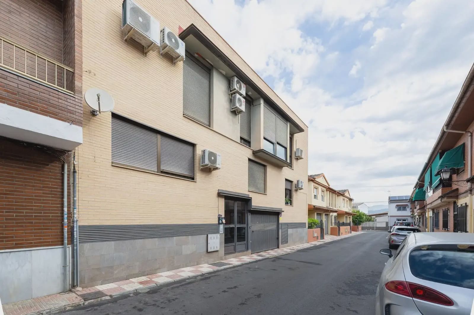 Leilighet til salgs i Armilla med garasje - € 162 000 (Ref: 9837087)