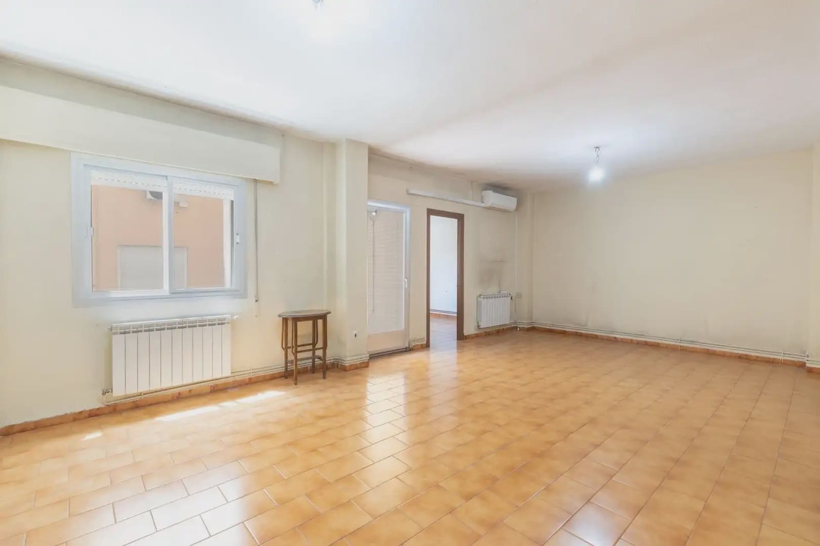 Flat for sale in Granada city - € 349,000 (Ref: 9837090)