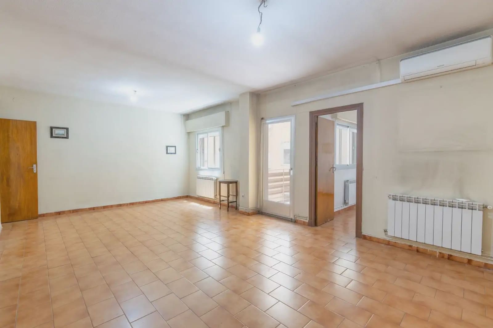 Flat for sale in Granada city - € 349,000 (Ref: 9837090)