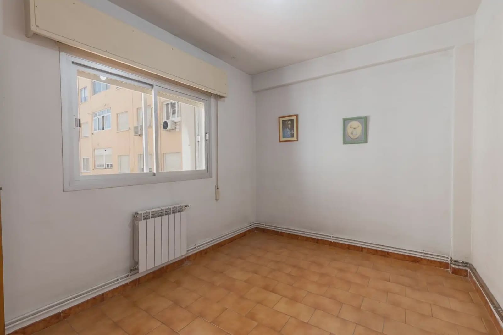 Flat for sale in Granada city - € 349,000 (Ref: 9837090)